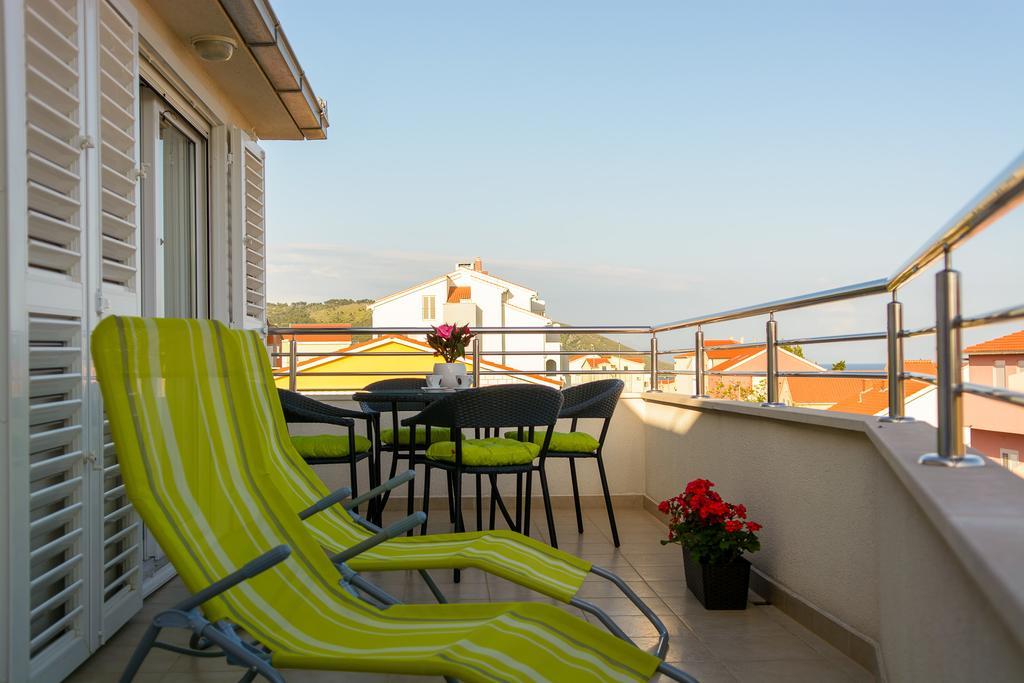 Apartments Topli Bok Trogir Exterior photo