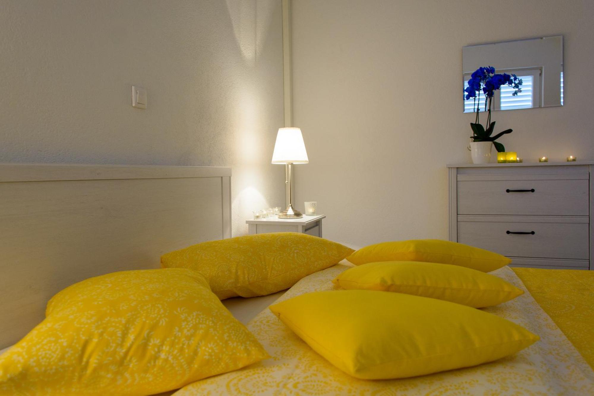 Apartments Topli Bok Trogir Exterior photo